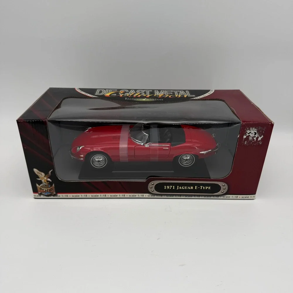 YAT MING Road Signature Deluxe Edition 1971 Jaguar E-Type Diecast Model Car 1:18